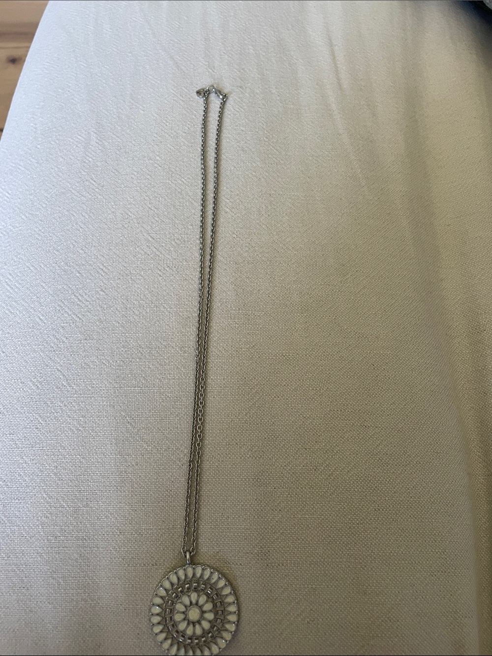 American Eagle Outfitters Silver White Floral Pendant Necklace